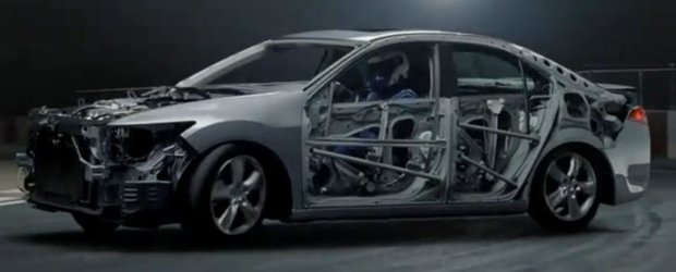 VIDEO: Un spot promotional pentru Acura TSX care se... transforma