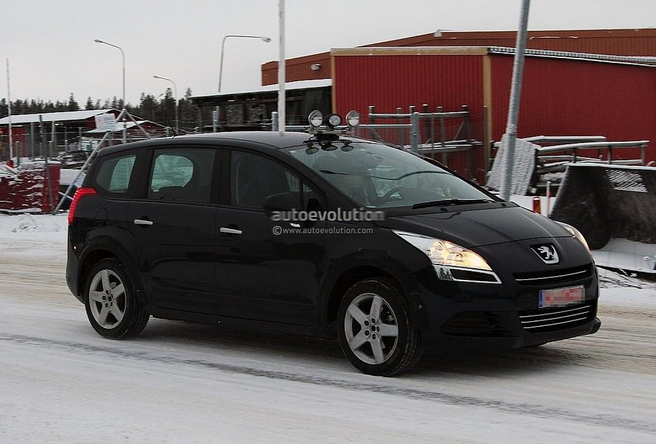 Viitorul Peugeot 5008 - primele poze spion Viitorul Peugeot 5008 - primele poze spion