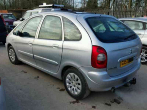 Vindem piese de caroserie Citroen Xsara Picasso (N68) 1.8 Benz, 6FZ