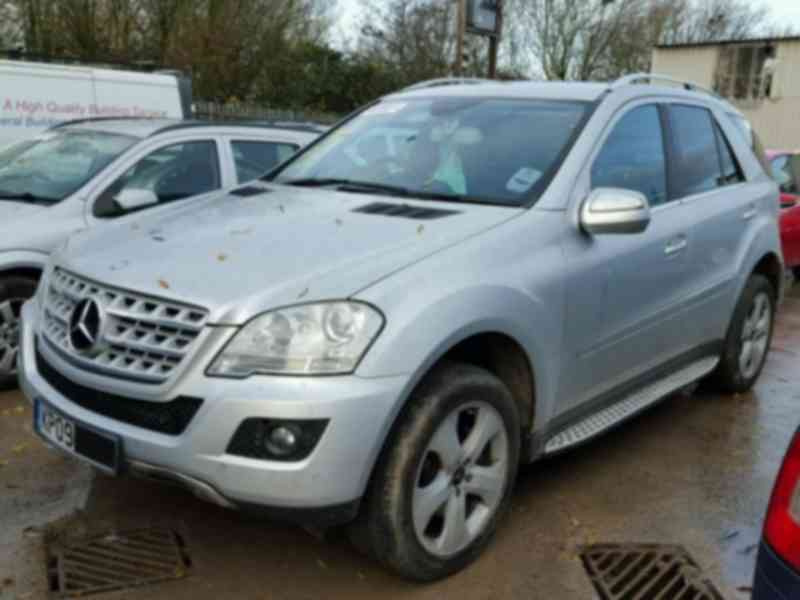 Vindem piese de caroserie Mercedes ML 320cdi
