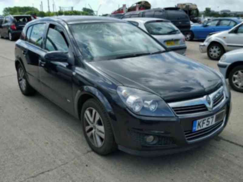 Vindem piese de caroserie Opel Astra H 1.6b