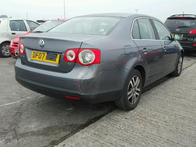 Vindem piese de caroserie Vw Jetta 1.9 tdi, Bls