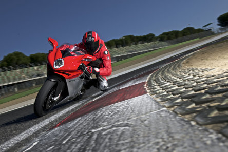 Visul unei nopti de iarna: MV Agusta F4 Visul unei nopti de iarna: MV Agusta F4