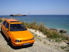 Visul unei nopti de vara: VW Golf 3 by Andrei