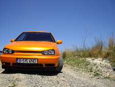 Visul unei nopti de vara: VW Golf 3 by Andrei