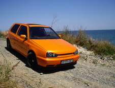 Visul unei nopti de vara: VW Golf 3 by Andrei