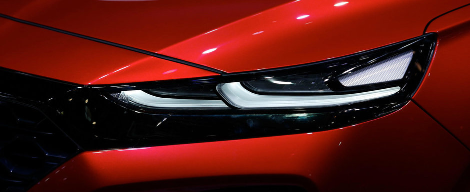 Vizitatorii s-au ingramadit s-o vada pe viu. Uite cum arata in realitate noua generatie Hyundai Santa Fe Vizitatorii s-au ingramadit s-o vada pe viu. Uite cum arata in realitate noua generatie Hyundai Santa Fe