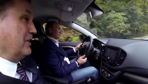Vladimir Putin testeaza noul rival al Loganului, Lada Vesta: 'este masina perfecta!'