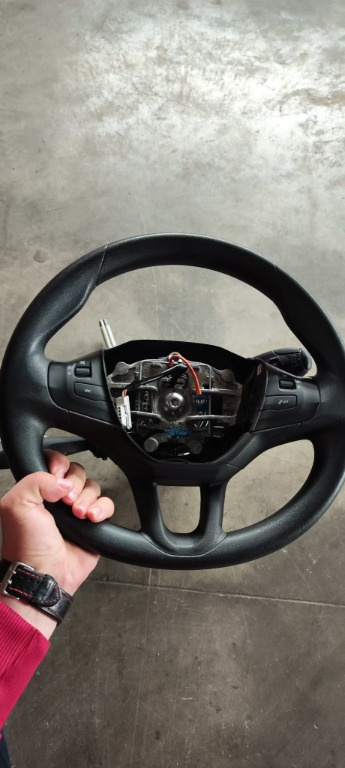 Volan comenzi Peugeot 208 1.2 an de fabricatie 2016 cod 980841152D