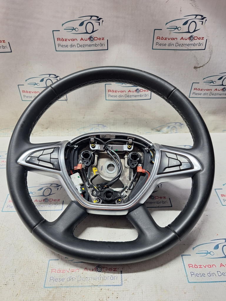Volan cu comenzi Dacia Duster - Benzina 2019, 484007487R