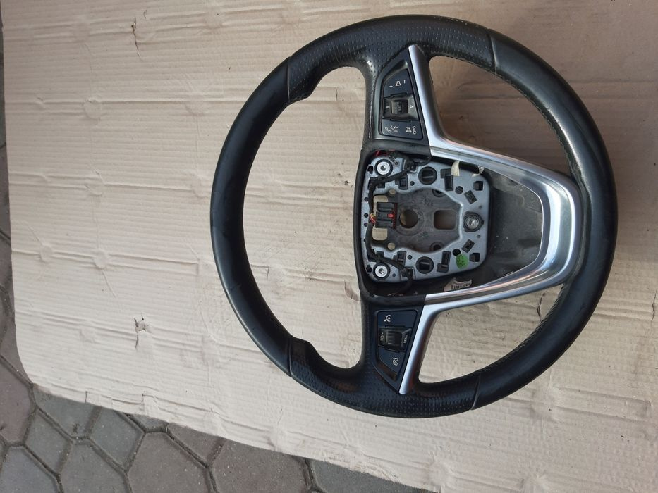 Volan de piele perforata cu comenzi opel insignia