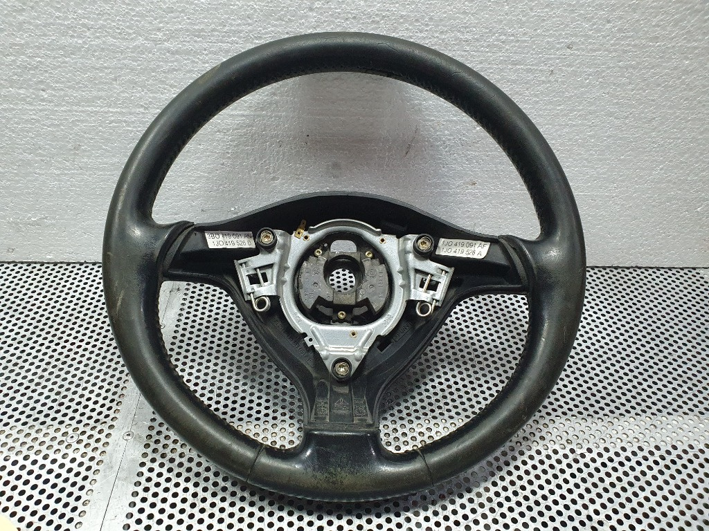 Volan de piele Volkswagen Golf 4 (1J1) 1.9 TDI hatchback 2003