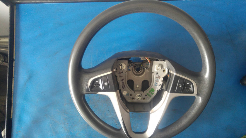 Volan hyundai i20 56115-1j700 prezinta urme evidente de uzura