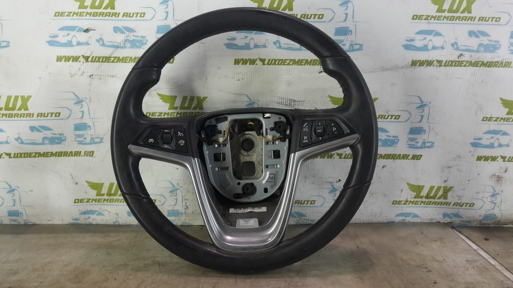 Volan in 3 spite cu comenzi 13351029 Opel Astra J [2009 - 2012]