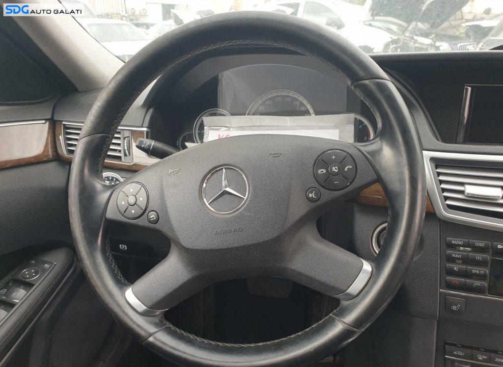 Volan Piele 4 Spite cu Uzura FARA Airbag AMG Mercedes Clasa E Class W212 E180 E200 E220 E250 E300 E320 2009 - 2016 [C8438]