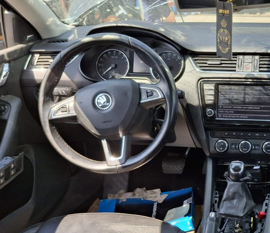 Volan piele cu comenzi(fara airbag) 5E0419091J Skoda Octavia III Hatchback (5E3) 2.0 TSI RS 245 cai DLBA