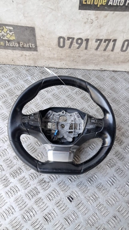 Volan piele cu comenzi Peugeot 308 T9 1.5 HDI YHZ an 2019 cod 98084115XU