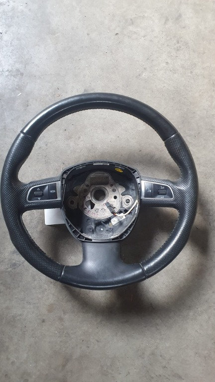 Volan piele cu comenziAudi A5 A4 Q5 an fabricatie 2010 cod piesa 8T0419091A