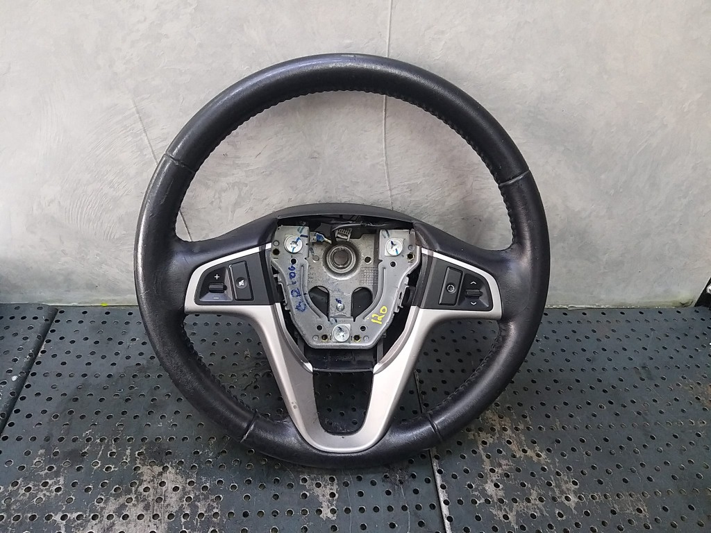Volan piele in 3 spite cu comenzi hyundai i20 561131j700