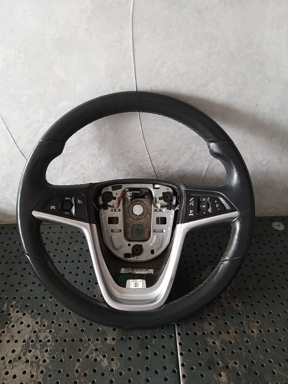 Volan piele in 3 spite cu comenzi opel astra j 13351021