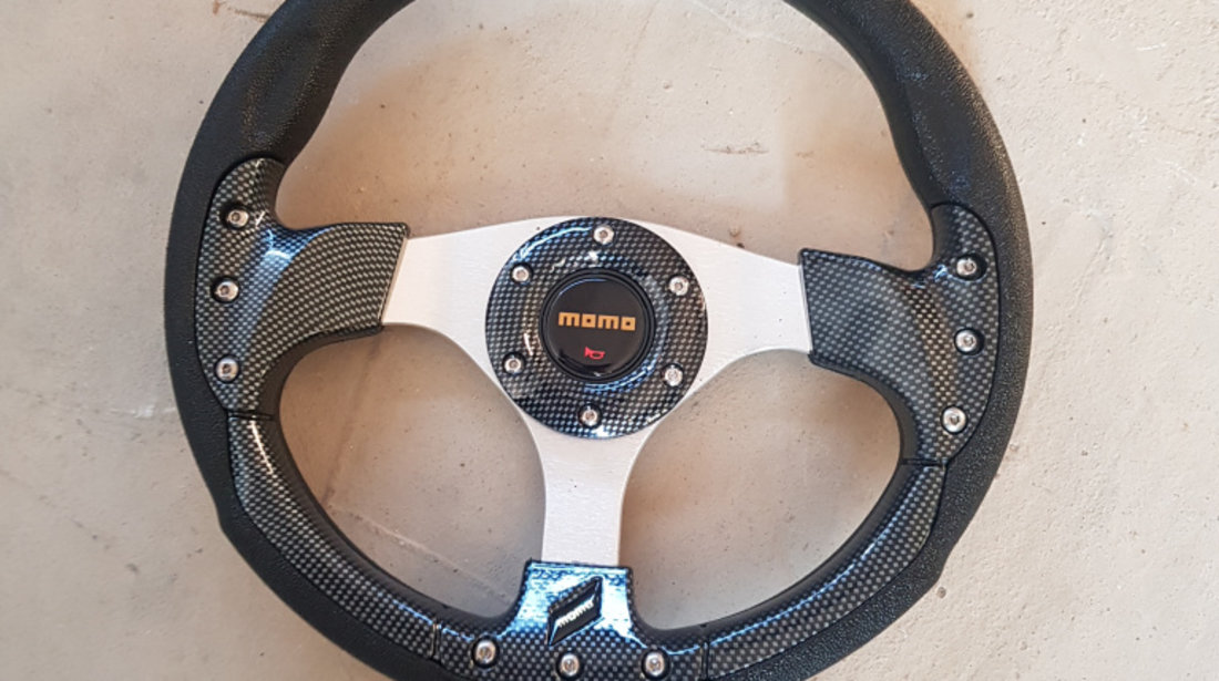 Volan Sport Carbon MOMO cu buton de claxon