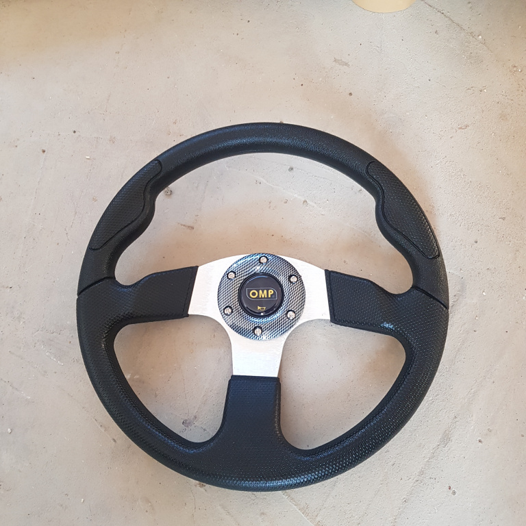 Volan sport negru OMP cu buton de claxon carbon