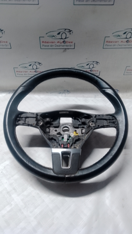 Volan Volkswagen Tiguan - Motorina 2010, CU URME DE UZURĂ / MODEL CU COMENZI