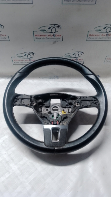 Volan Volkswagen Tiguan - Motorina 2010, CU URME DE UZURĂ / MODEL CU COMENZI