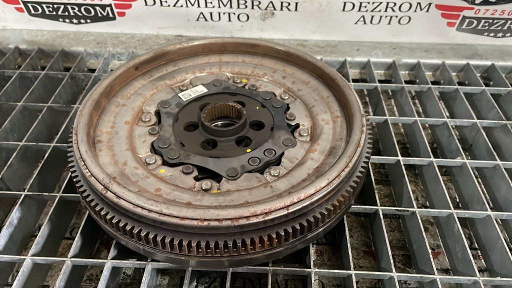 Volanta 04L105266AD Audi A3 Sedan (8VS, 8VM) 2.0 TDI quattro 184 cai DJGA