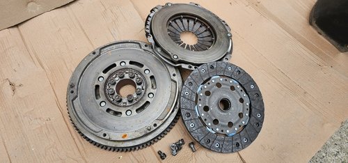 Volanta cu Kit ambreiaj 6 trepte Toyota Rav 4 / Avensis T25 2.0 D-4D 2004 2005 2006