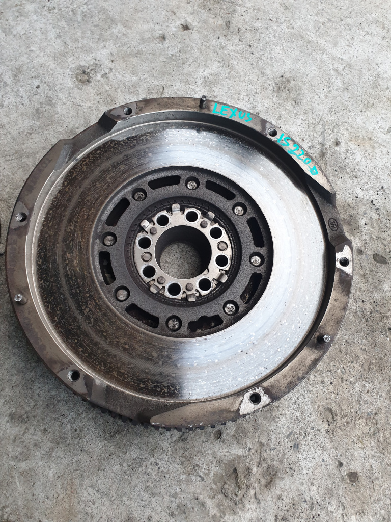 Volanta cu Kit Ambreiaj Lexus IS 220