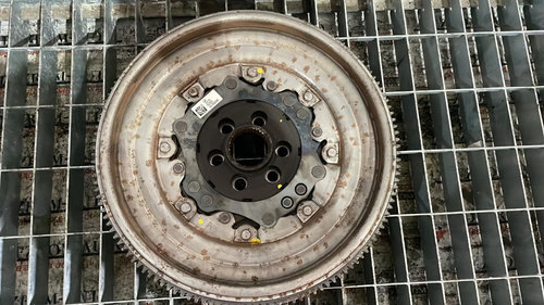 Volanta cu masa dubla pentru DSG VW Tiguan II (AD1) 2.0 TDI 4motion 150cp cod: 04L105266AD