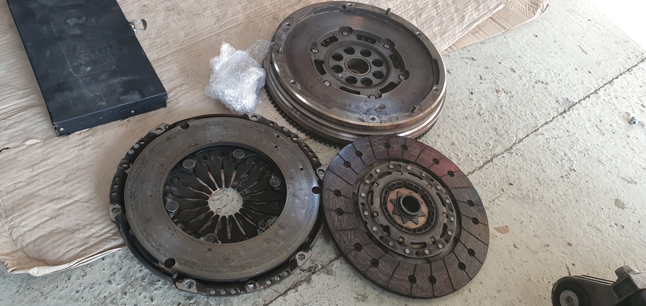Volanta cu set ambreiaj Ford Kuga 2 2.0 TDCI 2013 2014 2015 2016 2017