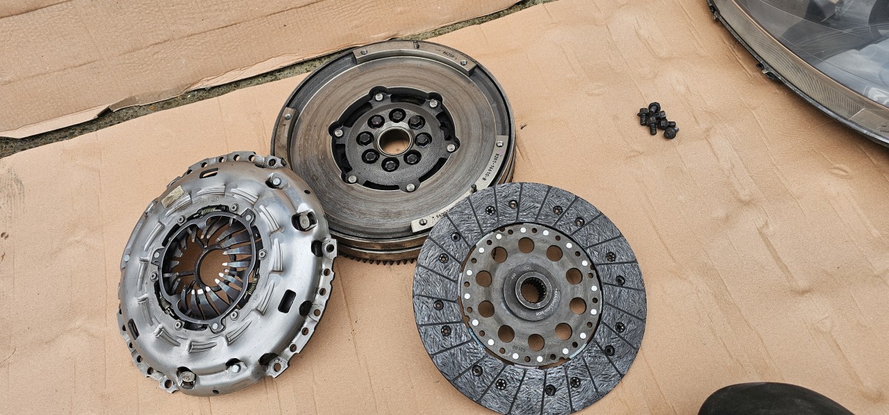 Volanta cu set ambreiaj Mazda 3 BL / Mazda 6 2.2 Diesel 2009 2010 2011 EURO 5