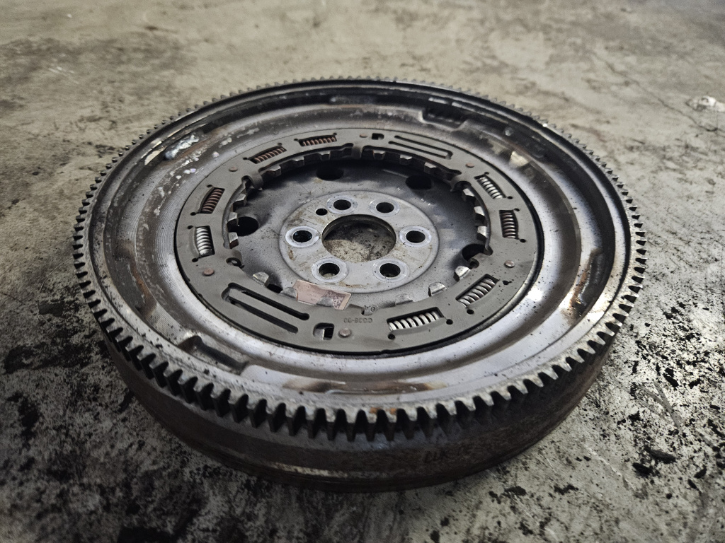 Volanta cutie automata Seat Ateca 1.5 Benzina 2021, 04E105266K