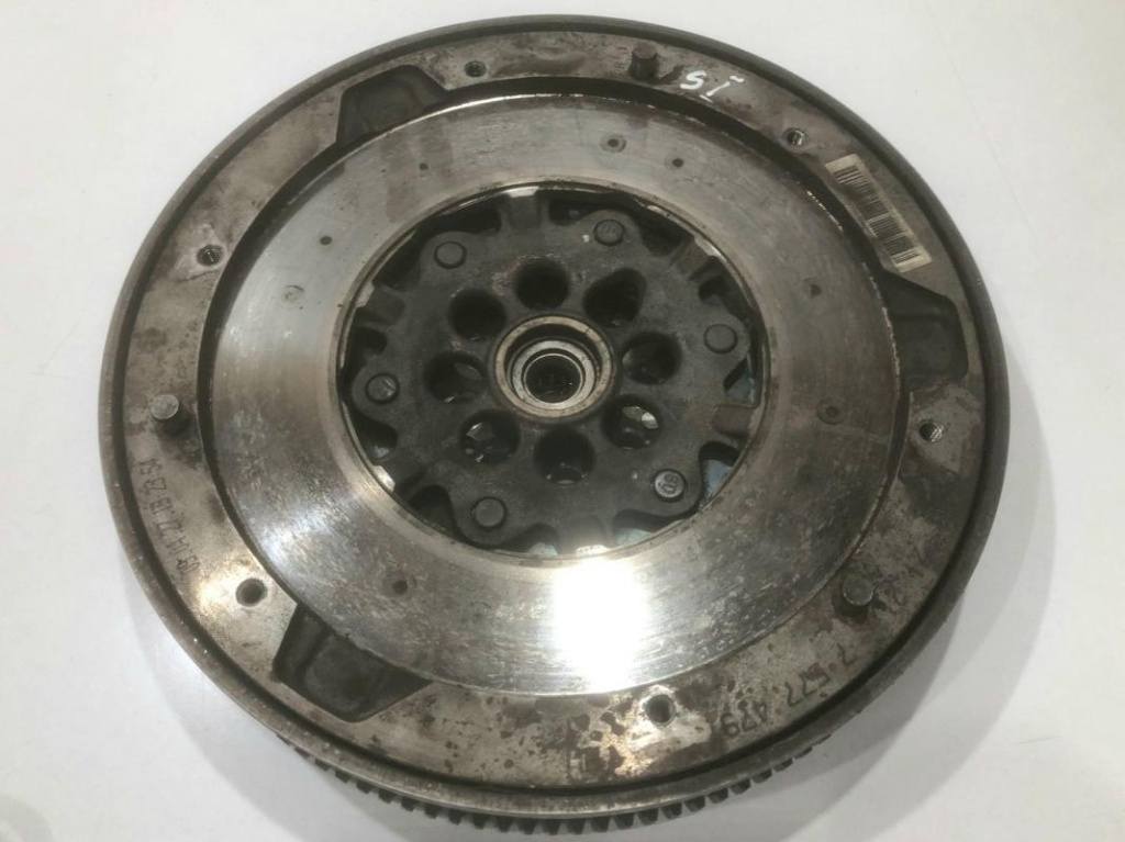 Volanta masa dubla 2.0dN47D20A 7577479 BMW Seria 1 E81/E82/E87/E88 [facelift] [2007 - 2012]