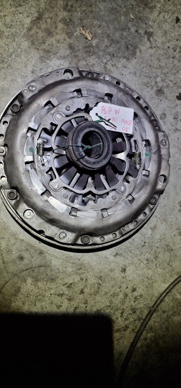 Volanta Masa Dubla cu Kit Ambreiaj Audi A4 B7 2.0TDI BPW 140CP