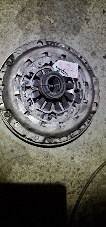 Volanta Masa Dubla cu Kit Ambreiaj Audi A4 B7 2.0TDI BPW 140CP