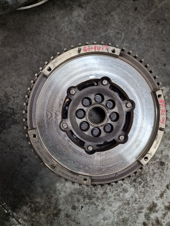 Volanta Masa Dubla cu Kit Ambreiaj pentru Mazda 6