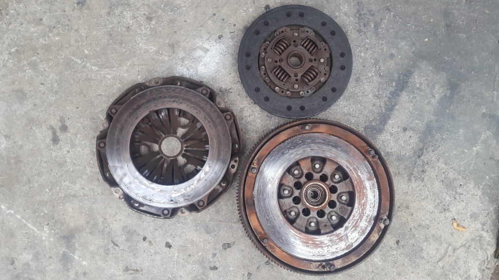 Volanta Masa Dubla cu Placa Rulment si Disc Mercedes Vito 115CDI 150CP