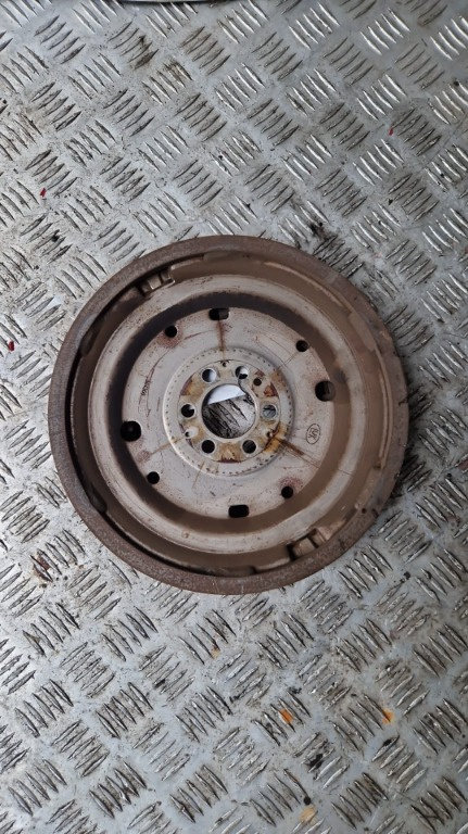 Volanta Skoda Octavia 3 1.6 TDI cod motor CLH, cod 03L105266DB