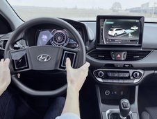 Volanul cu ecrane tactile de la Hyundai