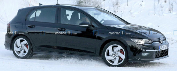 Volkswagen a scos in teste noul Golf GTI. Cum arata hot-hatch-ul de 255 CP