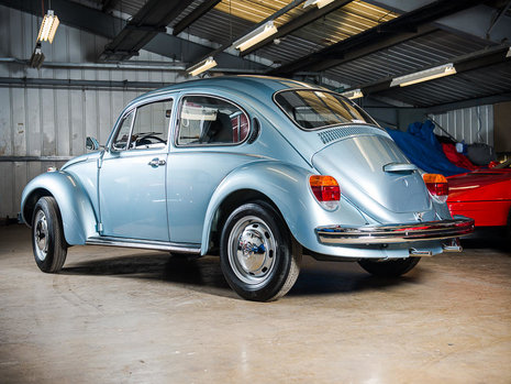 Volkswagen Beetle cu 90 km la bord