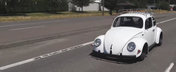 Totul pare normal, pana deschizi capota. Ce ascunde aici acest Volkswagen Beetle din 1965