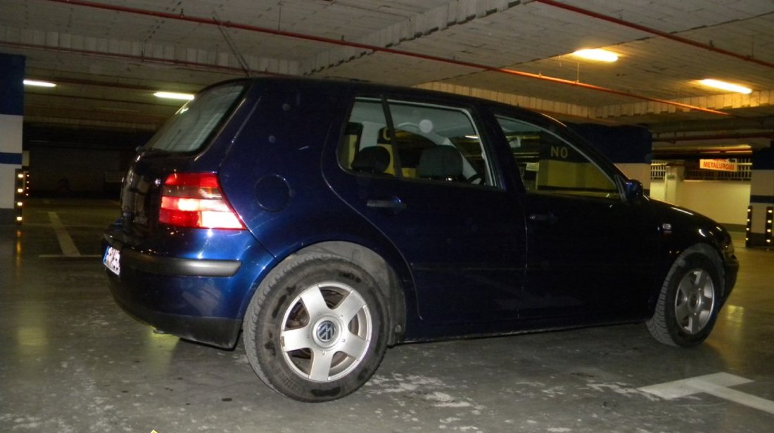 Volkswagen Golf 1 6 16v 105cp