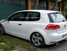 Volkswagen Golf 7 in teste! Primele poze cu variantele GTI si R