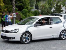 Volkswagen Golf 7 in teste! Primele poze cu variantele GTI si R