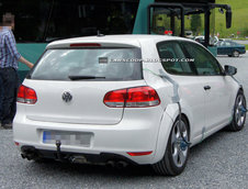 Volkswagen Golf 7 in teste! Primele poze cu variantele GTI si R
