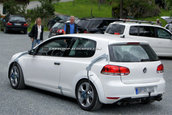 Volkswagen Golf 7 in teste! Primele poze cu variantele GTI si R